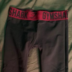 Gym shark leggings